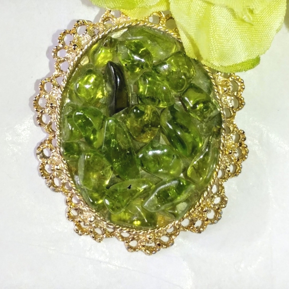 VINTAGE PERIDOT CHIP PIN PENDANT - FILIGREE FRAME